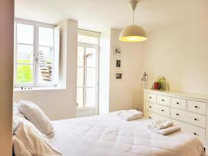 Maisons de vacances Cottage familial, grand jardin, toboggan, barbecue : photos des chambres