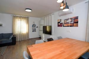 Apartment 4483-2 for 6 Pers in Kastel Kambelovac