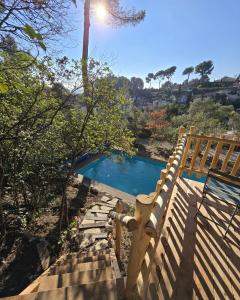 B&B / Chambres d'hotes La Cabane Aixoise Piscine & Jacuzzi : photos des chambres