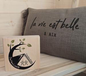 B&B / Chambres d'hotes La Cabane Aixoise Piscine & Jacuzzi : photos des chambres