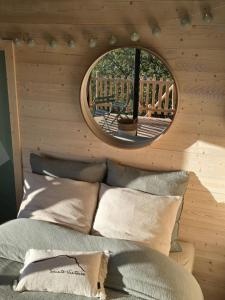 B&B / Chambres d'hotes La Cabane Aixoise Piscine & Jacuzzi : photos des chambres