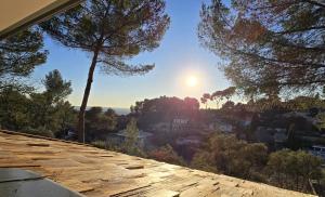 B&B / Chambres d'hotes La Cabane Aixoise Piscine & Jacuzzi : photos des chambres