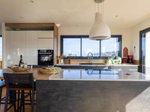 Villa lumineuse vue mer 150m plage