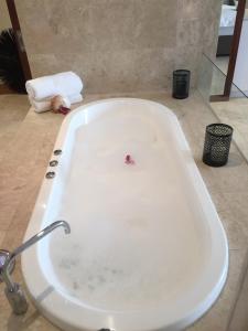 Luxury Romance - 5 to Beach