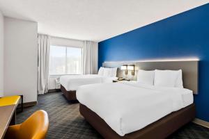 Queen Suite with Two Queen Beds - Non-Smoking room in Comfort Suites Salem-Roanoke I-81