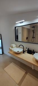 Luxury Vineyard Retreat with Private Jacuzzi