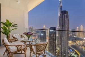 High Floor Apartment with full Burj Khalifa View, Opera & Fountain - Downtown Dubai - Forte Tower by Stayfinity