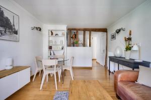 Stunning 1BR Flat with balcony near metro station