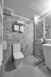 Economy Double Room Semi-basement room in Iris Hotel