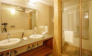 Luxury 3bhk Villa with Private Pool and River View