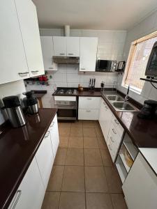 Habitación con cama simple, wc privado y ducha compartida, en barrio acogedor y silencioso