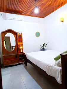 The Green Light House - Kalahe South