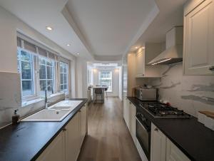 Spacious 4 Bed Gem near East Croydon Station