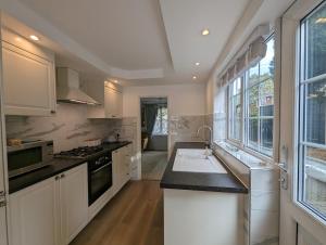 Spacious 4 Bed Gem near East Croydon Station