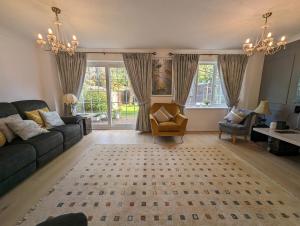 Spacious 4 Bed Gem near East Croydon Station