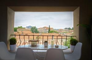 One-Bedroom Apartment with Balcony room in Les clés de la Cité