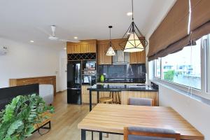 Beautiful apartment with large balcony near West Lake, Tay Ho, Ha Noi