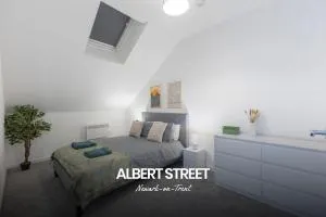 Vibrant 1-bed Home in Newark on-Trent by Renzo, Perfect for Contractors, Free Parking! - Cotham