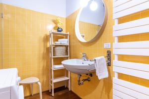 Casa Frisi by Houset