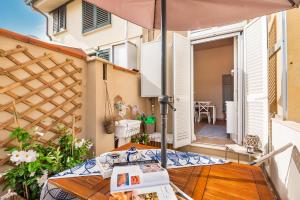 Acquazzurra, typical hoyse city center Viareggio