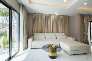 芭堤雅独栋泳池 五卧 最多可住13人 可以派对