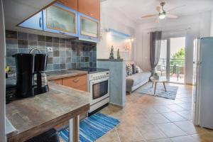 Blue Orchid Family Apartment with Balconies, Kallithea