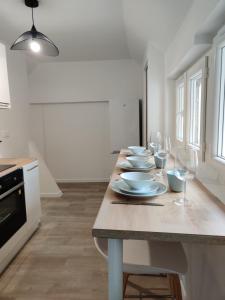 Maison Rénovée & Spacieuse, Idéale Familles & Groupes, Proche Aéroport