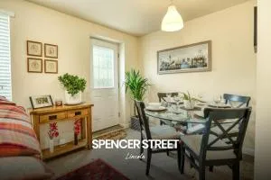 Cosy and Beautiful 2-bed Home in Lincoln by Renzo, Free Parking, Close to City Centre - Canwick