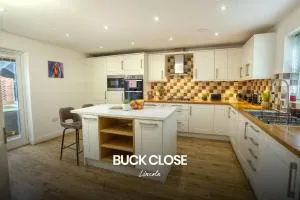 Incredible and Charming 4-bed Home in Lincoln by Renzo, Free Parking, Close to Lincoln Hospital! - Fiskerton