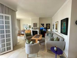 Luxury Townhouse Sea Views 10 Min from Puerto Bans