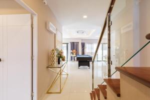 芭堤雅泳池四卧别墅 近四分方水上市场 可以住8人