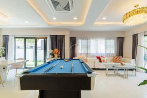 芭堤雅泳池四卧别墅 近四分方水上市场 可以住8人