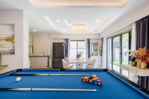 芭堤雅泳池四卧别墅 近四分方水上市场 可以住8人