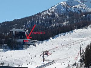 Exceptionnel - En bordure de pistes et skis aux pieds - PELVOUX II - VARS