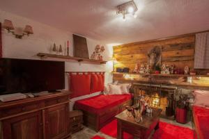 Dandy Villas Agoriani-Chalet Orelia-Fireplace