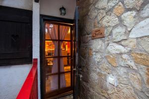 Dandy Villas Agoriani-Chalet Orelia-Fireplace