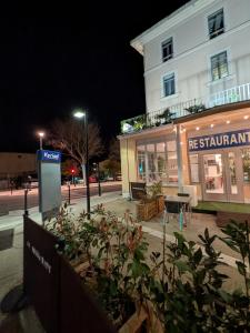 Hotels KYRIAD ORANGE Centre Ville - HOTEL & RESTAURANT & BAR - La Galerie d'Art des Princes - Provence Alpes Cote d'Azur - France - Proche A7-A9 - exit21- Chateauneuf-du-Pape Avignon Bollene Nimes - 24h-24h : photos des chambres