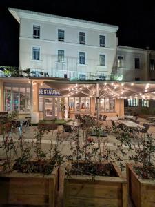 Hotels KYRIAD ORANGE Centre Ville - HOTEL & RESTAURANT & BAR - La Galerie d'Art des Princes - Provence Alpes Cote d'Azur - France - Proche A7-A9 - exit21- Chateauneuf-du-Pape Avignon Bollene Nimes - 24h-24h : photos des chambres