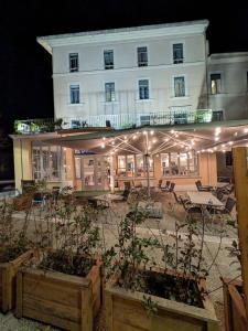 Hotels KYRIAD ORANGE Centre Ville - HOTEL & RESTAURANT & BAR - La Galerie d'Art des Princes - Provence Alpes Cote d'Azur - France - Proche A7-A9 - exit21- Chateauneuf-du-Pape Avignon Bollene Nimes - 24h-24h : photos des chambres