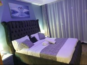 regal retreat apartment with heated swimming pool, fully equipped gym, private parking space and unbeatable city views