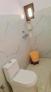 Jhalana Retret Rooms ,Farm ,Pool, Mountain view