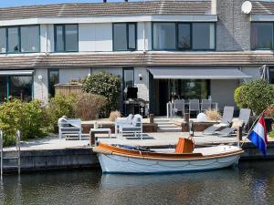 Schönes Ferienhaus am Wasser in Lemmer