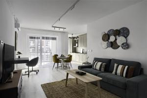 Central Accommodation - 2 Bedrooms at Adora Park