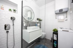 Apartment Sweet Cherry