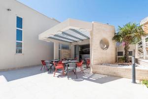 Sargas Suite 3 with pool view