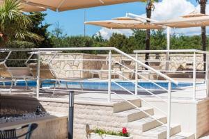 Sargas Suite 3 with pool view