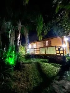 Casa de campo - Cachoeira e Piscina - Enseada do Brito