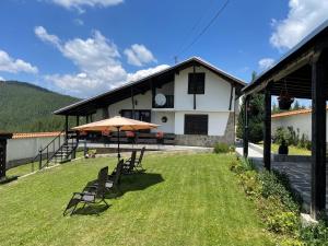 ПАУНОВАТА КЪЩА