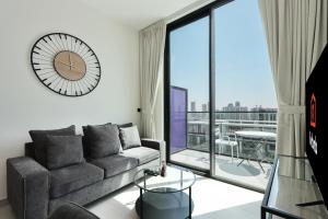 Livbnb-Urban Getaway 1BHK with JVC Skyline View