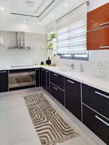 Lux home in central location